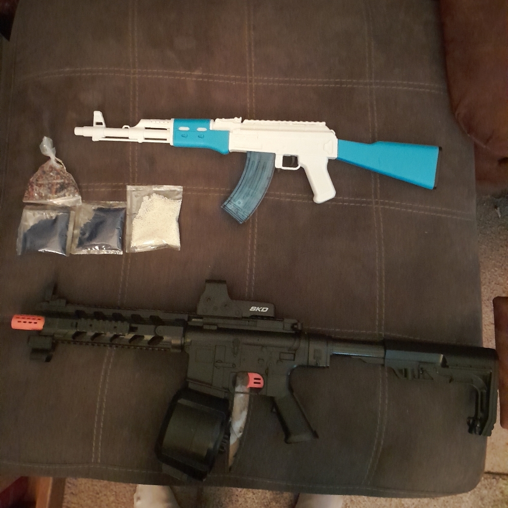 Two Gel Blasters + Four Gel Bead Packets